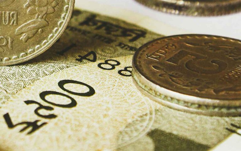 Why the Indian Rupee falls against the US Dollar: Causes and Impact